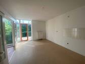 Helles Wohnzimmer mit Balkon - gemütliche 2-Raumwohnung mit Balkon und Stellplatz!