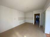 Leerer Raum mit Tür - 2 Zimmer Etagenwohnung zur Miete in Reichenbach