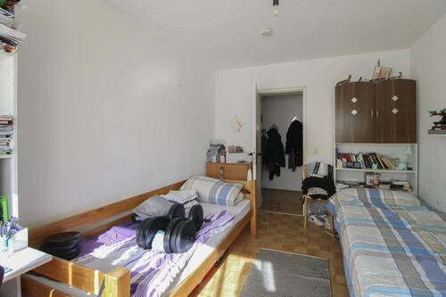 1 OG Schlafzimmer - 