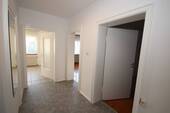 Heller Flur - 5 Zimmer Einfamilienhaus in Neumarkt in der Oberpfalz