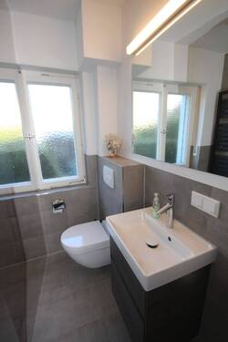 Neuwertiges Duschbad - 