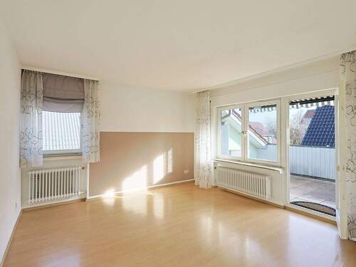 Heller Wohnbereich mit großer Loggia - 4 Zimmer Etagenwohnung zum Kaufen in Renningen