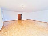 Ihr Wohnzimmer gen Treppenaufgang - 