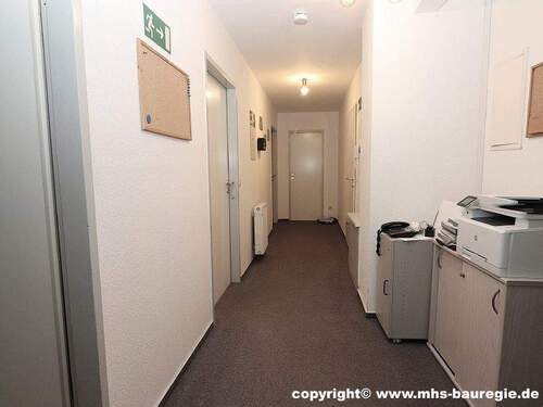 Bild 12 Büro Dachgeschoss Flur - 