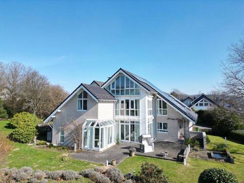 Rückansicht vom Wohnhaus 
- Außergewöhnliches Einfamilienhaus in Endlage – Fernblick, Wohnen & Arbeiten unter einem Dach