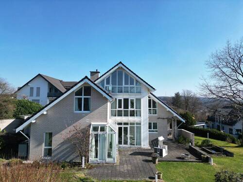 Ansicht vom Wohnhaus - 1 Zimmer Einfamilienhaus zum Kaufen in Reichshof