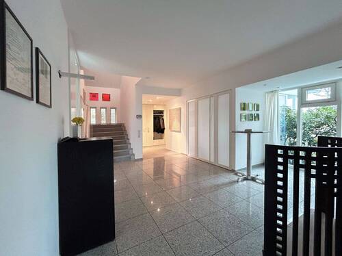 Teilansicht vom Eingangsbereich - 