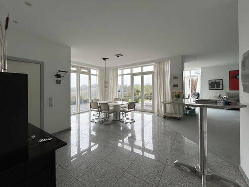 Teilansicht vom Esszimmer
- 