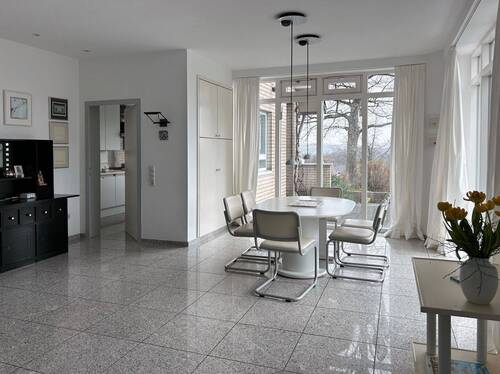 Teilansicht vom Esszimmer - 