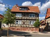 Außenansicht - Ländliche Idylle im Fachwerkhaus - geräumige 2 RW mit Küchenzeile und Stellplatz