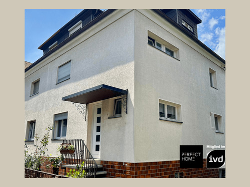 Hausansicht - Familienfreundlich & zentrumsnah ++ Doppelhaushälfte mit 8 Zimmern, Garten & Balkon ++