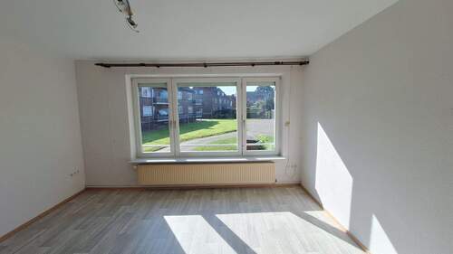 Wohnzimmer mit blick ins grüne 1 - 