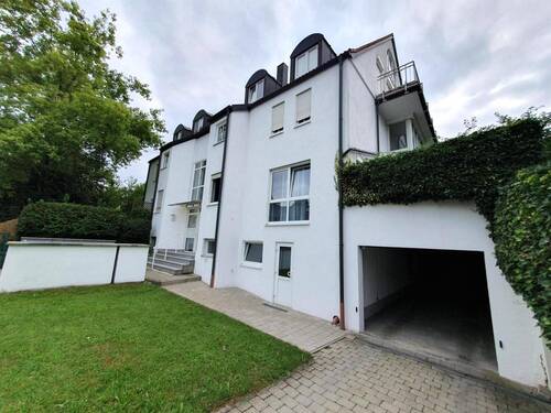 Frontansicht Straße - 1 Zimmer Mehrfamilienhaus, Wohnhaus in Starnberg