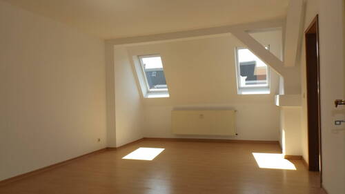 Wohnraum - Etagenwohnung mit 108,00 m&sup2; in Görlitz zur Miete