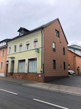 Außenansicht - 5 Zimmer Mehrfamilienhaus, Wohnhaus zum Kaufen in Gefrees
