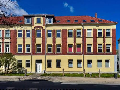 Unser Objekt - Mitte und rechts - 1 Zimmer Mehrfamilienhaus, Wohnhaus zum Kaufen in Bischofswerda