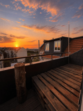 Balkon bei Sonnenuntergang - Sonnige Dachgeschosswohnung mit atemberaubenden Ausblick