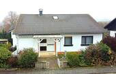 Außenansicht vorne - Werden Sie Eigentümer eines großzügigen 8-Zimmer-Hauses mit Kamin, Wintergarten, Balkon und Terrasse