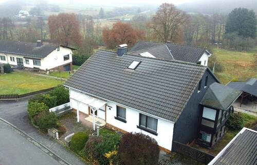 Außenbild - 8 Zimmer Einfamilienhaus zum Kaufen in Dietzhölztal / Steinbrücken