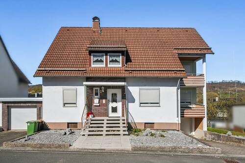 Vorderseite - Wohnen mit Weitblick - gepflegtes Einfamilienhaus mit Garten in Schauenburg