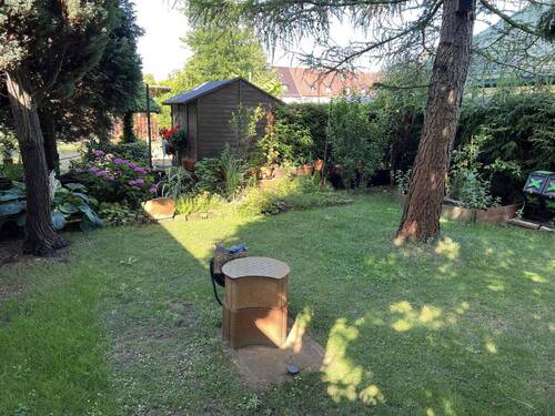 Garten mit Brunnen - 