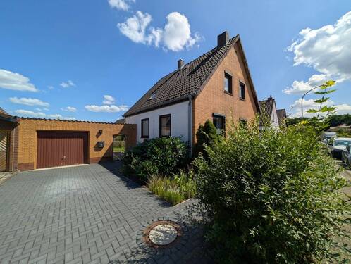 Hauptbild - Ein kleines Einfamilienhaus mit Garten sucht einen neuen Eigentümer! (MA-1020-60)