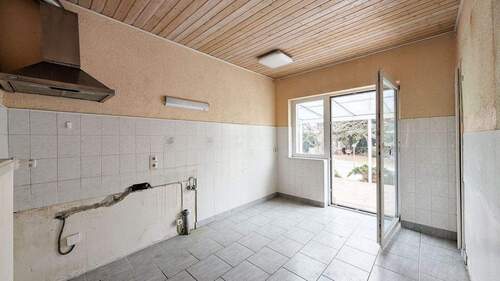 Küche mit Ausgang zur Terrasse - 