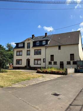 Front/Eingangsbereich - Provisionsfrei für Ersteher-EFH in Kyllburgw.-Zwangsversteigerung!