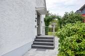 Hauseingang - 7 Zimmer Mehrfamilienhaus, Wohnhaus zum Kaufen in Wipperfürth-Wipperfeld