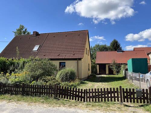 Haus mit Einfahrt - 3 Zimmer Doppelhaushälfte zum Kaufen in Lutherstadt Wittenberg