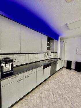 Allgemeine Küche für Mieter kostenlos zugänglich - Büro in Leverkusen zur Miete