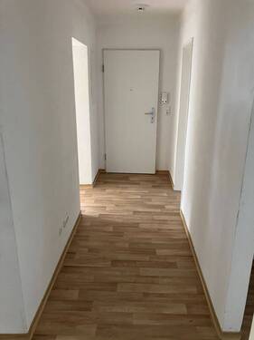 Eingangsbereich miz Zugang zu allen Zimmern.jpg - 3 Zimmer Etagenwohnung zur Miete in Stadtallendorf
