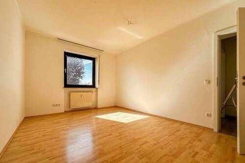 Schlafzimmer 2 OG - 