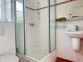 Gäste-WC mit Dusche - 