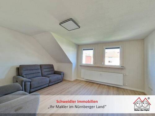 Wohnen - Einziehen & Wohlfühlen: Gemütliches 3-Zimmer-Dachgeschossjuwel mit EBK u.v.m. in Lauf-Kotzenhof