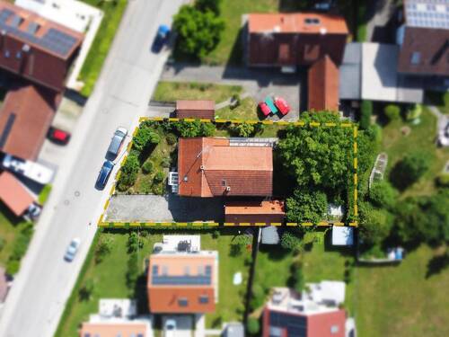 Vogelperspektive - Baugrundstück in Toplage: Platz für modernes Wohnen in Neukeferloh