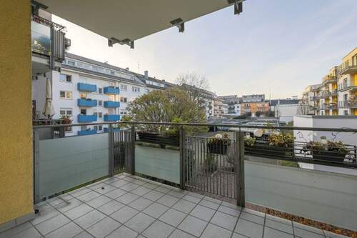 Balkon - Etagenwohnung mit 90,70 m&sup2; in Karslruhe zur Miete