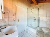 Helles Badezimmer (Einliegerwohnung) - 