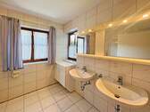 Helles Badezimmer (Einliegerwohnung)
- 