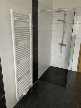 mit bodentiefer Dusche - 