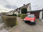 Frontansicht mit Garage Hausnummer 79 - 