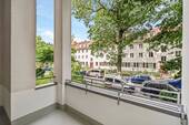 Blick von der Loggia in die ruhige Anliegerstraße - 