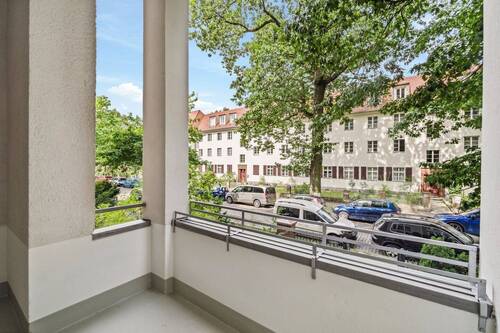 Blick von der Loggia in die ruhige Anliegerstraße - 