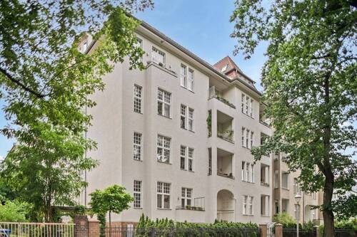 Die soeben sanierte Wohnung befindet sich in einem ebenfalls kürzlich sanierten Altbau - 