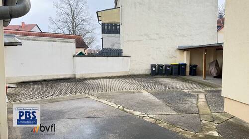 Innenhof mit PKW Stellplätzen - 1 Zimmer Reihenendhaus zum Kaufen in Groitzsch