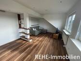 Wohnbereich - Erstbezug nach Modernisierung: Charmante 2-Zimmer-Dachgeschosswohnung in 47167 Duisburg