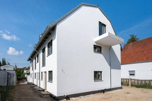 Außenansicht - 4 Zimmer Reihenendhaus in München
