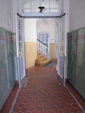 Treppenhaus - 2 Zimmer Etagenwohnung in Fürth