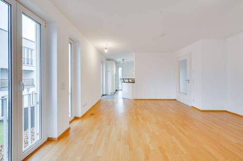 Wohnzimmer - 4 Zimmer Etagenwohnung zum Kaufen in München