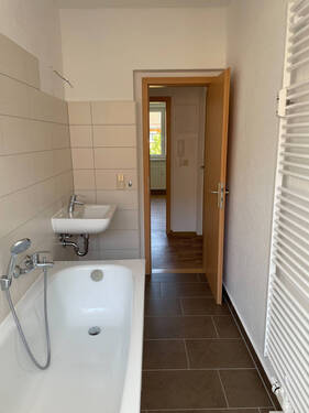 Bad - 2 Zimmer Etagenwohnung in Halle
